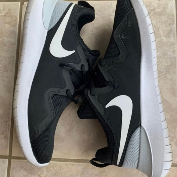 Nike Women’s Tessen Running Shoe - Picture 6 of 8